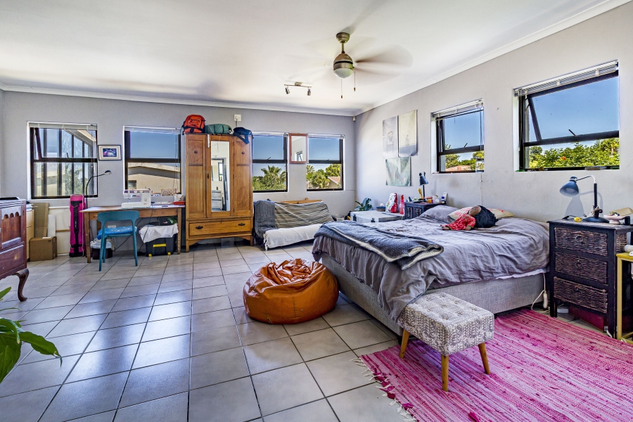 5 Bedroom Property for Sale in Heldervue Western Cape